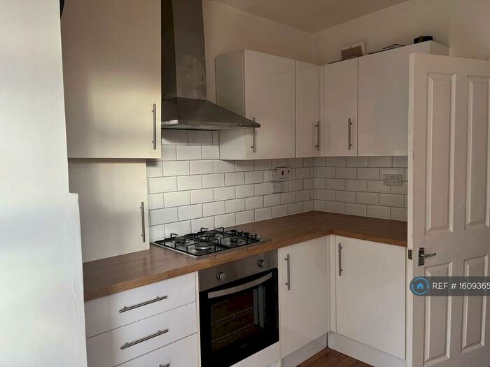 2 Bedroom Terraced House To Rent In Galahad Road, Bromley, BR1