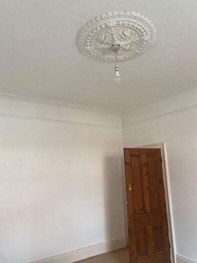 2 Bedroom Flat To Rent In Biddlestone Road, Heaton, Newcastle Upon Tyne, NE6
