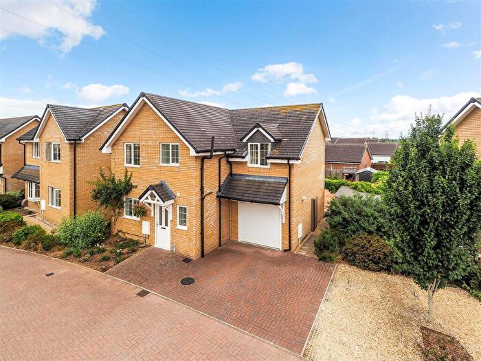 4 Bedroom Detached House For Sale In Peake Way, Charlton, SP10