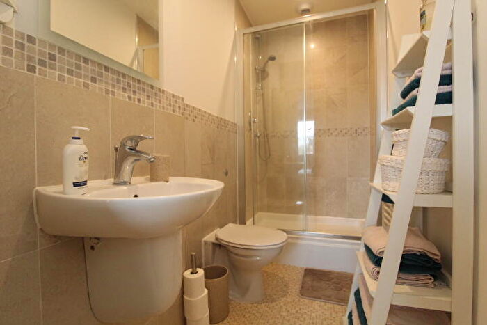 2 Bedroom Flat To Rent In Baker Street, /, Shawlands, G41