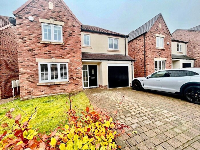 4 Bedroom Detached House To Rent In Woodlands Grove, Leeds, West Yorkshire, LS16