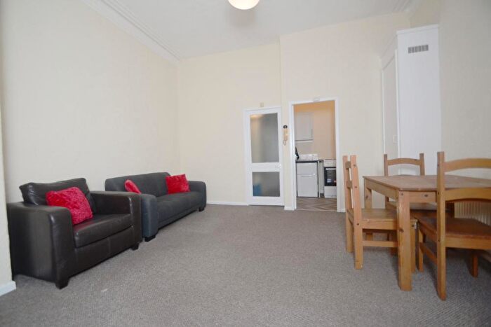 1 Bedroom Flat To Rent In Beaconsfield, Fallowfield, Manchester, M14
