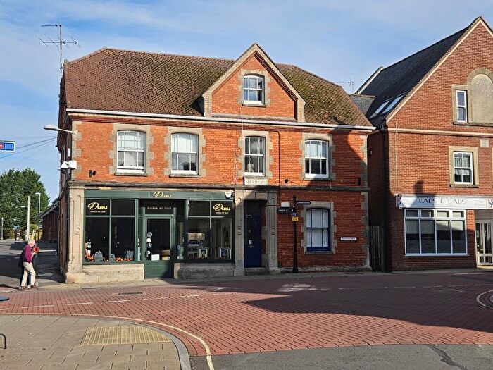 2 Bedroom Flat To Rent In High Street, Gillingham, Dorset, SP8