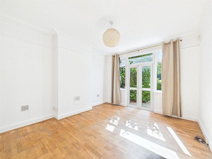 1 Bedroom Flat To Rent In St Margarets Road, St Margarets, TW1