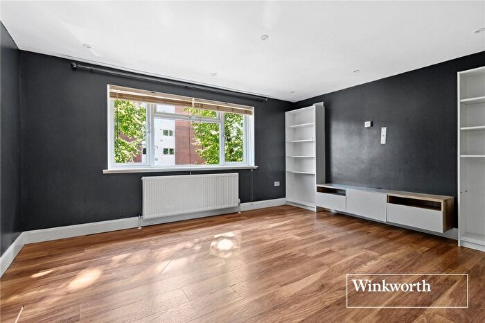2 Bedroom Flat To Rent In Etchingham Park Road, London, N3