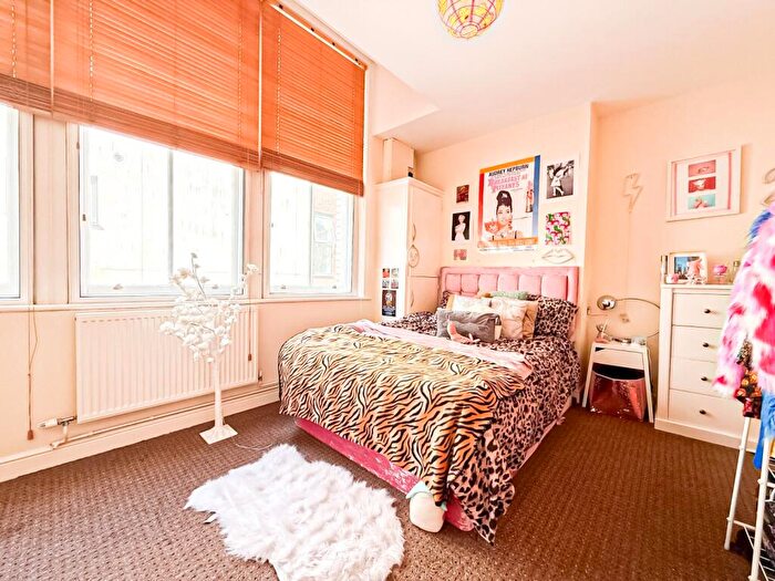 2 Bedroom Apartment To Rent In Sir Thomas Street, Liverpool, Merseyside, L1