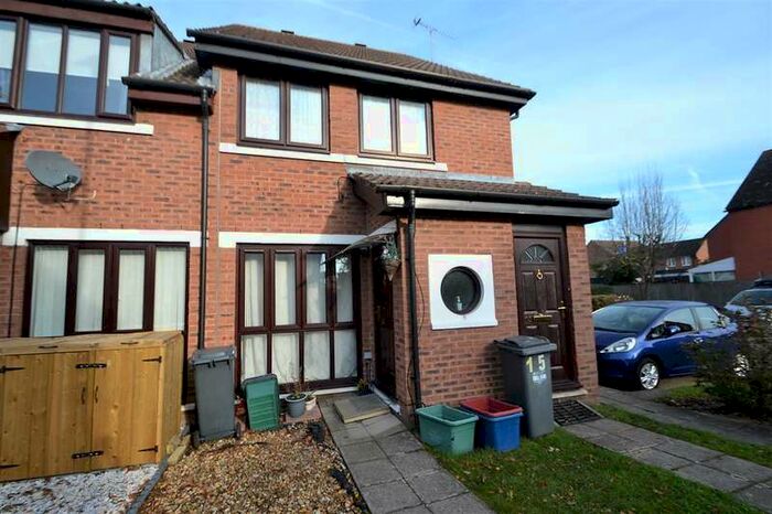 1 Bedroom Maisonette Flat To Rent In Padbury Close, Bedfont, TW14