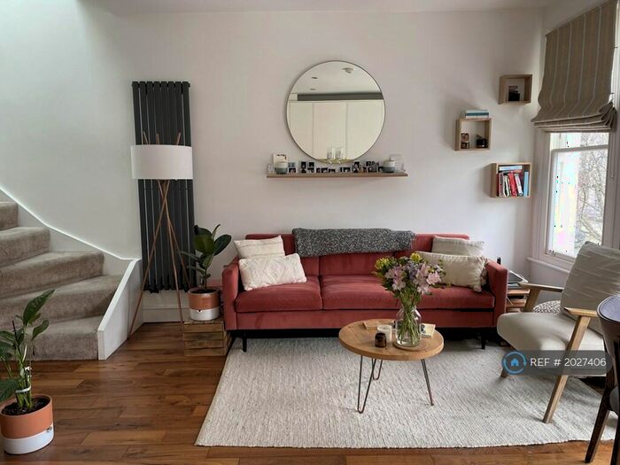 3 Bedroom Flat To Rent In Honeybrook Road, London, SW12