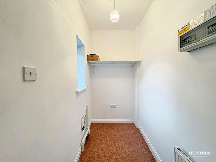1 Bedroom Flat For Sale In Old Bank Road, Earlsheaton, Dewsbury, WF12