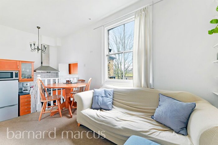 2 Bedroom Flat To Rent In Offerton Road, Clapham, London, SW4