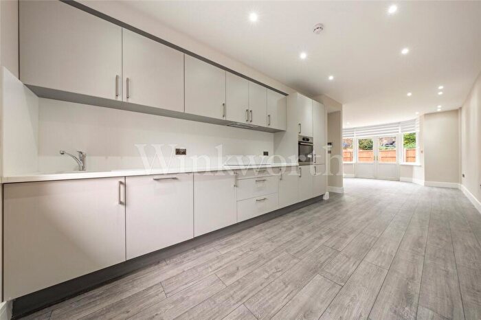 2 Bedroom Apartment To Rent In Finchley Road, London, NW11