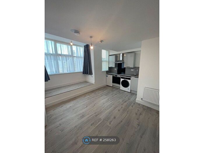 Studio To Rent In Winchester Road, London, N9