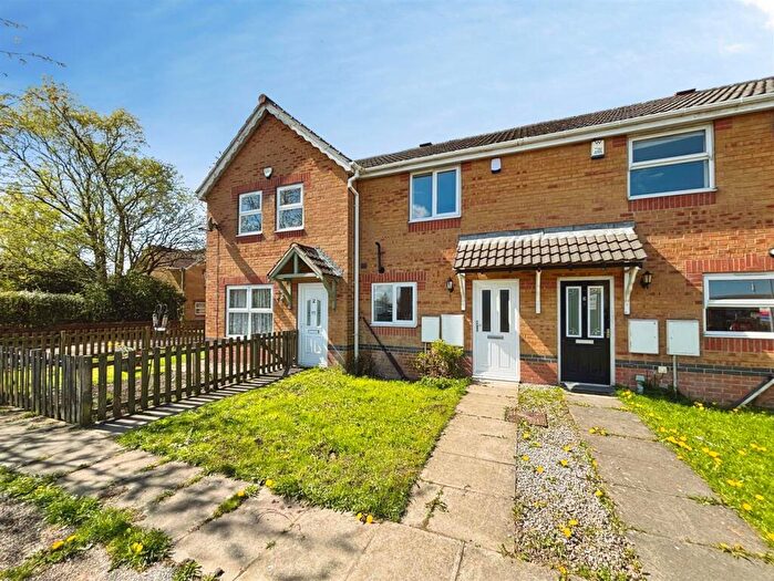 2 Bedroom Town House For Sale In Stainton Close, Wibsey, BD6