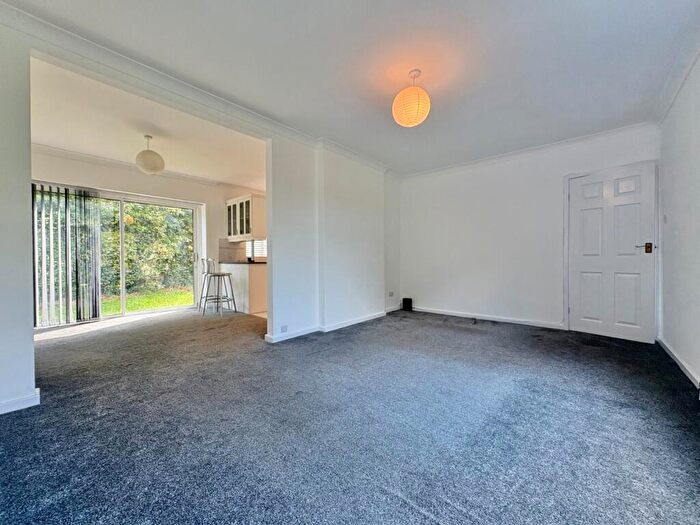 3 Bedroom Detached House To Rent In Parkside Green, Meanwood, Leeds, LS6