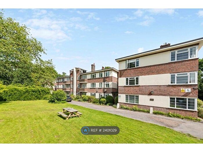 2 Bedroom Flat To Rent In Benhurst Court, London, SW16