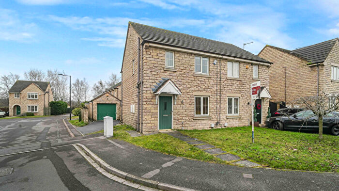 3 Bedroom Semi-Detached House For Sale In Elm Close, Rossington, DN11