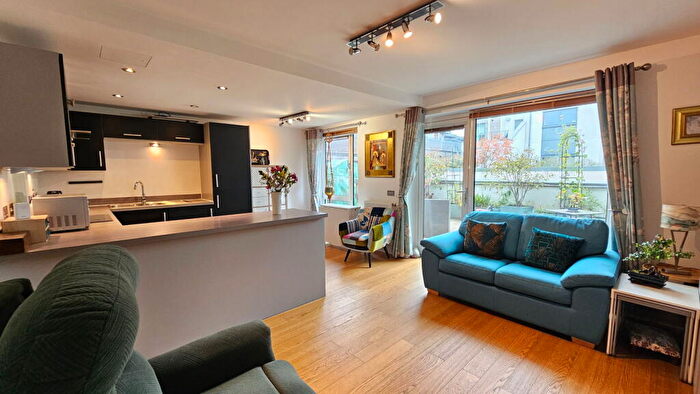 2 Bedroom Flat For Sale In Park Way, Newbury, RG14