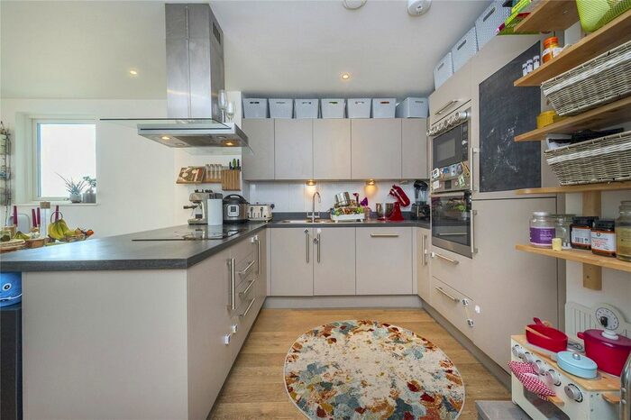 2 Bedroom Flat To Rent In Bessemer Place, Canary Wharf, SE10