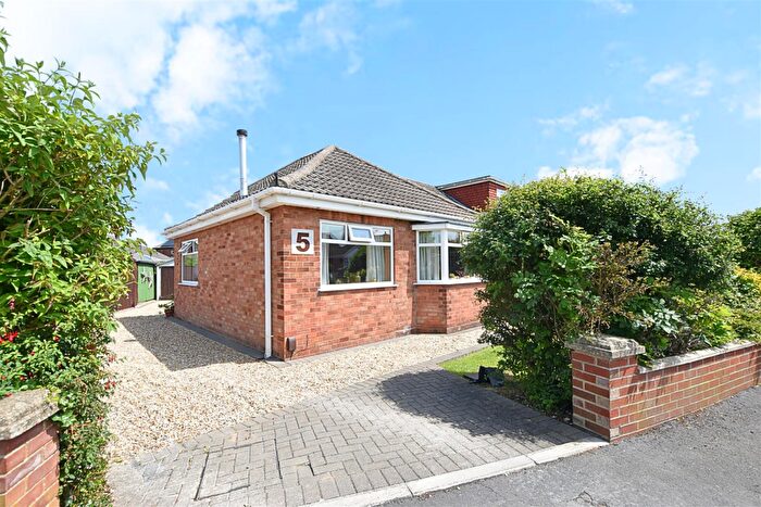 3 Bedroom Semi-Detached Bungalow For Sale In Windermere Crescent, Humberston, Grimsby, DN36