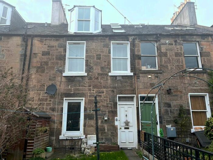2 Bedroom Flat To Rent In Waverley Place, Edinburgh, EH7