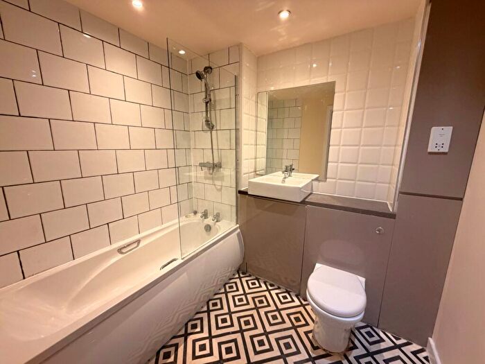 2 Bedroom Flat To Rent In Penistone Road, Sheffield, S6