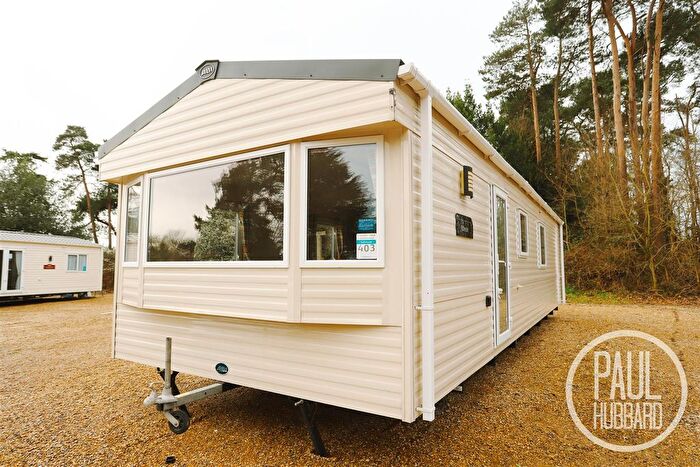 2 Bedroom Chalet For Sale In Foxburrow Hang, Caldecott, Fritton, NR32