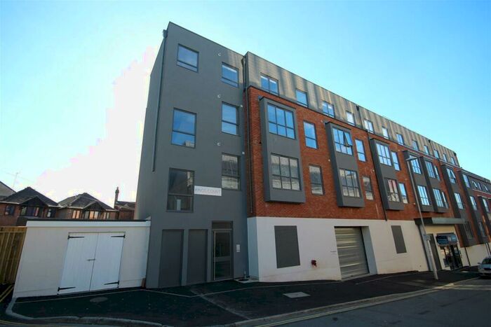 2 Bedroom Flat To Rent In Little King Street, East Grinstead, RH19