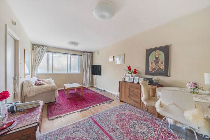 1 Bedroom Apartment For Sale In Haverstock Hill, London, NW3