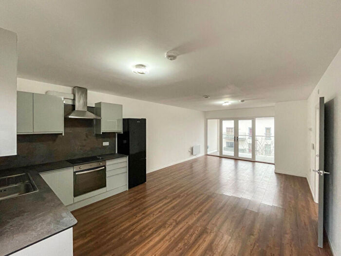 3 Bedroom Flat To Rent In Walthamstow, Walthamstow, London, E17