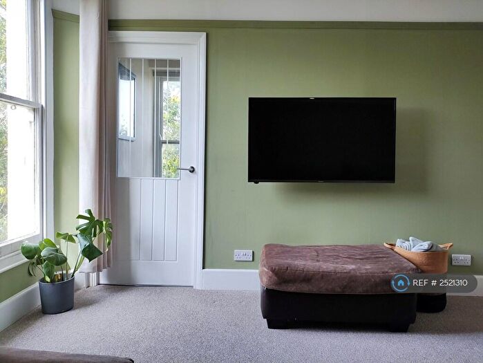 2 Bedroom Flat To Rent In Cotham Brow, Bristol, BS6