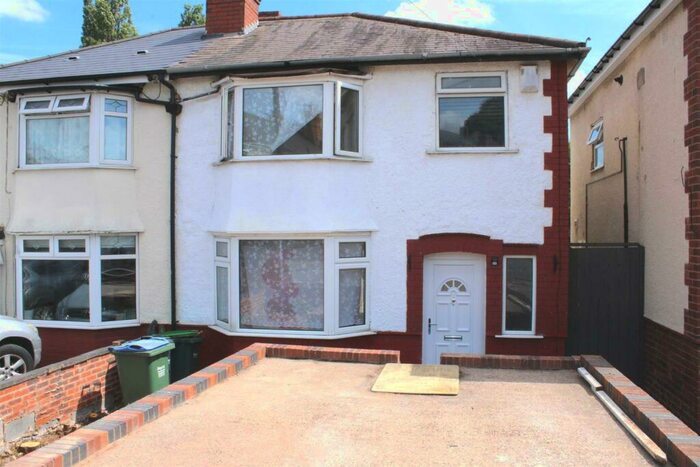 3 Bedroom Semi-Detached House To Rent In Trotters Lane, West Midlands, B71