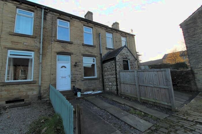 2 Bedroom Property To Rent In Industrial Terrace, Huddersfield, HD5