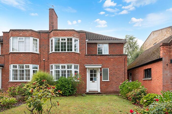 3 Bedroom Flat For Sale In Lovelace Gardens, Surbiton, KT6