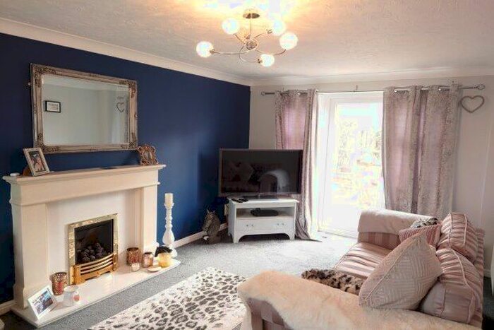 3 Bedroom Semi-Detached House To Rent In Lapsley Drive, Banbury, OX16