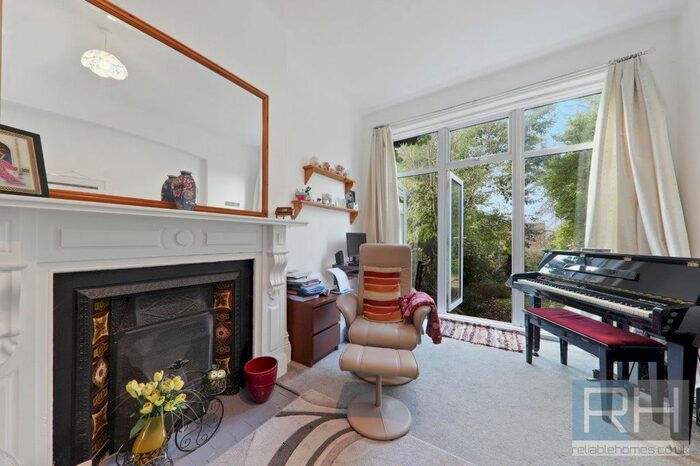 1 Bedroom Flat To Rent In Hillfield Avenue, Crouch End, London, N8