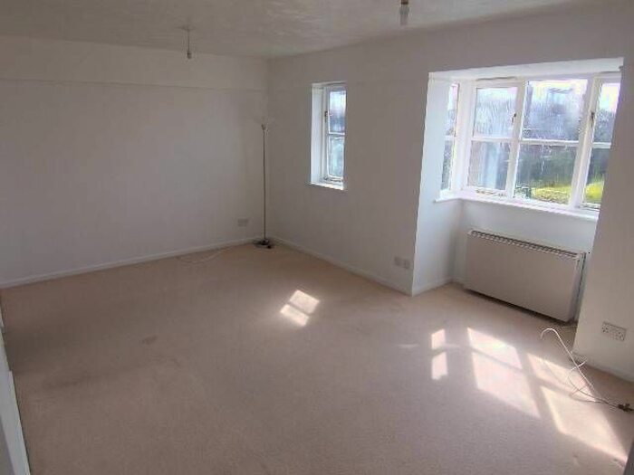 2 Bedroom Flat To Rent In Redwood Gardens, London, E4
