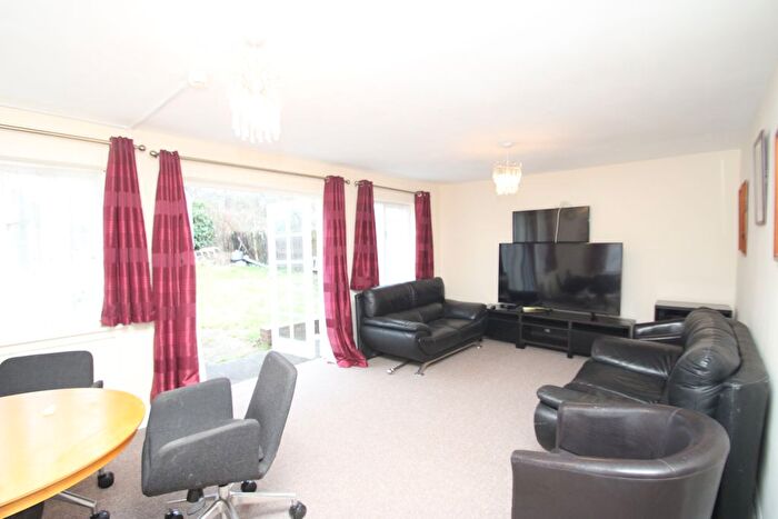 2 Bedroom Flat To Rent In Chatsworth Road, Croydon, CR0