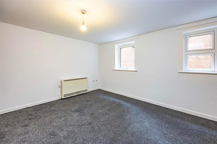 2 Bedroom Flat To Rent In Chardlace Walk, Nottingham, NG1