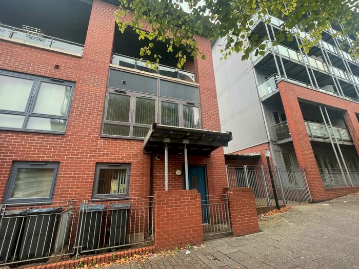 3 Bedroom Town House To Rent In Longleat Avenue City Centre, B15