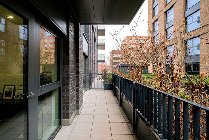 1 Bedroom Flat For Sale In Woodberry Grove, London, N4