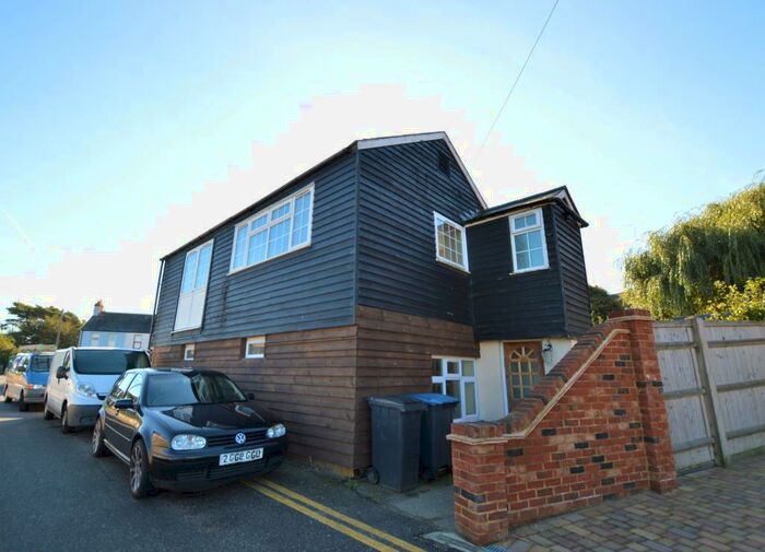 3 Bedroom Detached House To Rent In Sandwich, CT13