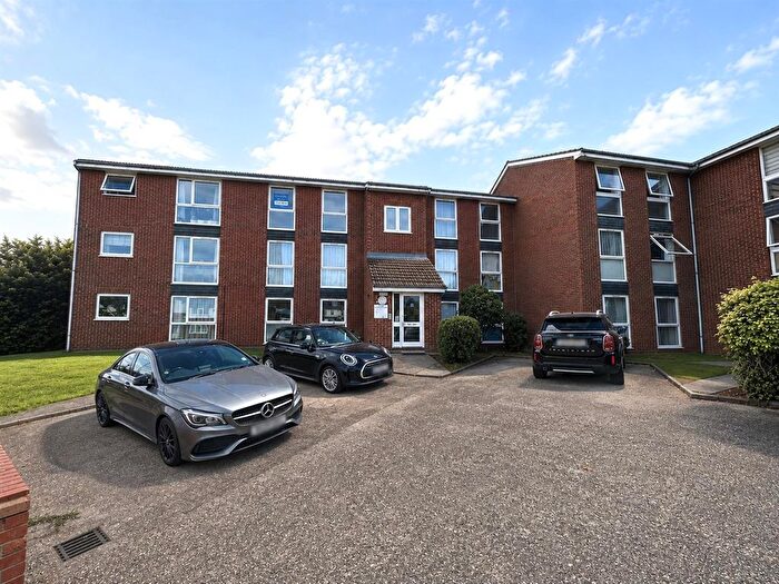 2 Bedroom Flat To Rent In Trinity Street, Enfield, EN2