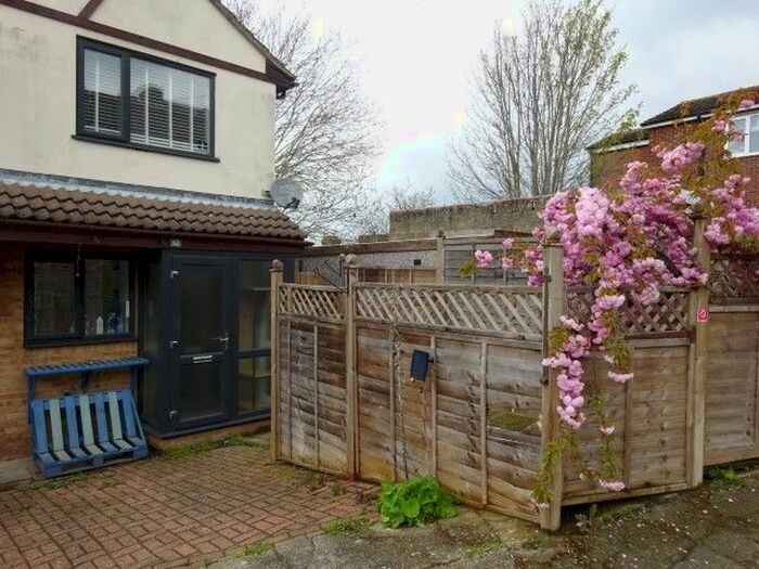 2 Bedroom Semi-Detached House To Rent In Sidney Road, Rochester, ME1