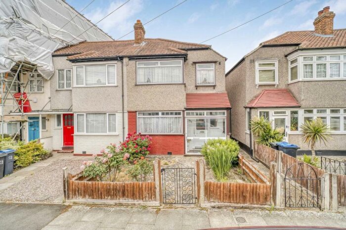 3 Bedroom Terraced House For Sale In Hassocks Road, London, SW16
