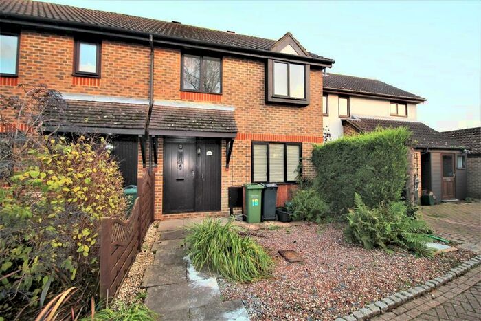 3 Bedroom House To Rent In Middlefield, Horley, RH6