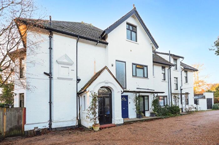 2 Bedroom Apartment For Sale In St. Georges Avenue, Weybridge, Surrey, KT13