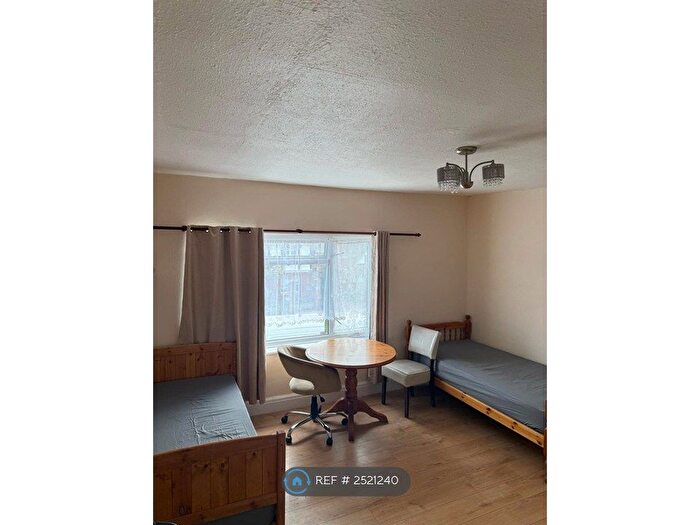 2 Bedroom Flat To Rent In Shoreham By Sea, Shoreham By Sea, BN43