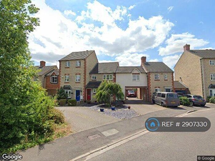4 Bedroom Semi-Detached House To Rent In Redwing Close, Bicester, OX26