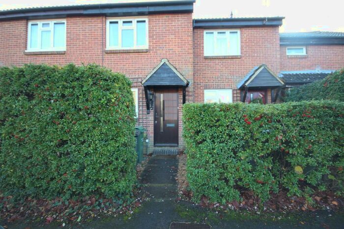 2 Bedroom House To Rent In Elder Close, GU4