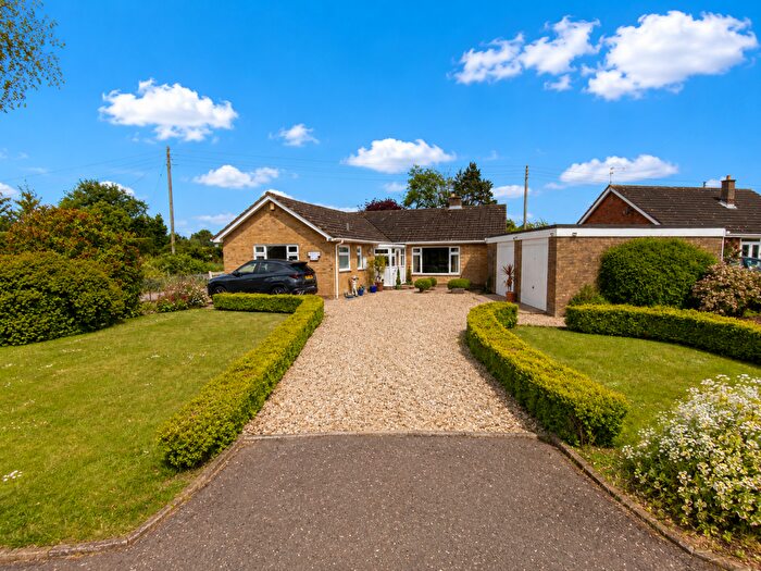 4 Bedroom Detached Bungalow For Sale In Ravens Bank, Whaplode St Catherines, PE12